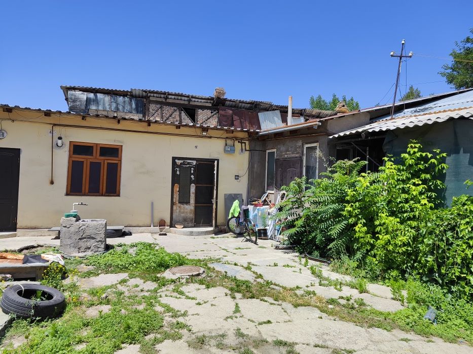 Продам участок в Миробадском районе 7 соток вдоль дороги