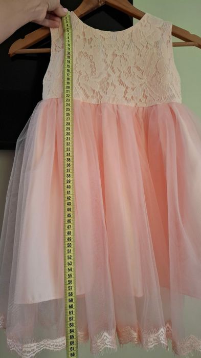 Красивое розовое платье для девочки