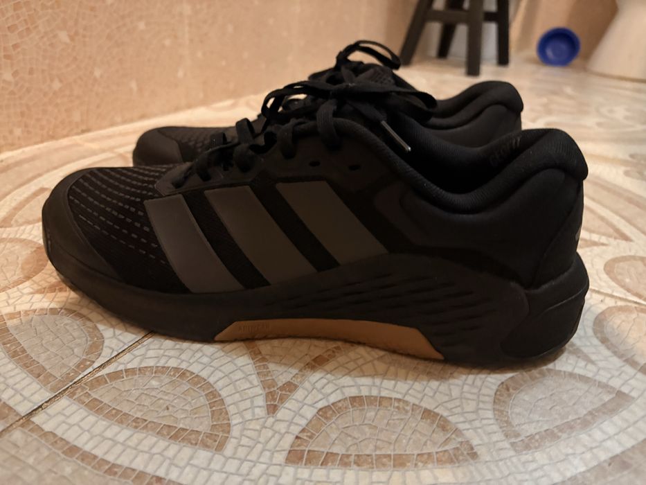 Кроссовки adidas