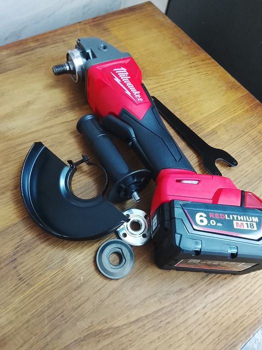 Flex Milwaukee cu variator de viteza și o baterie de 6A NOI