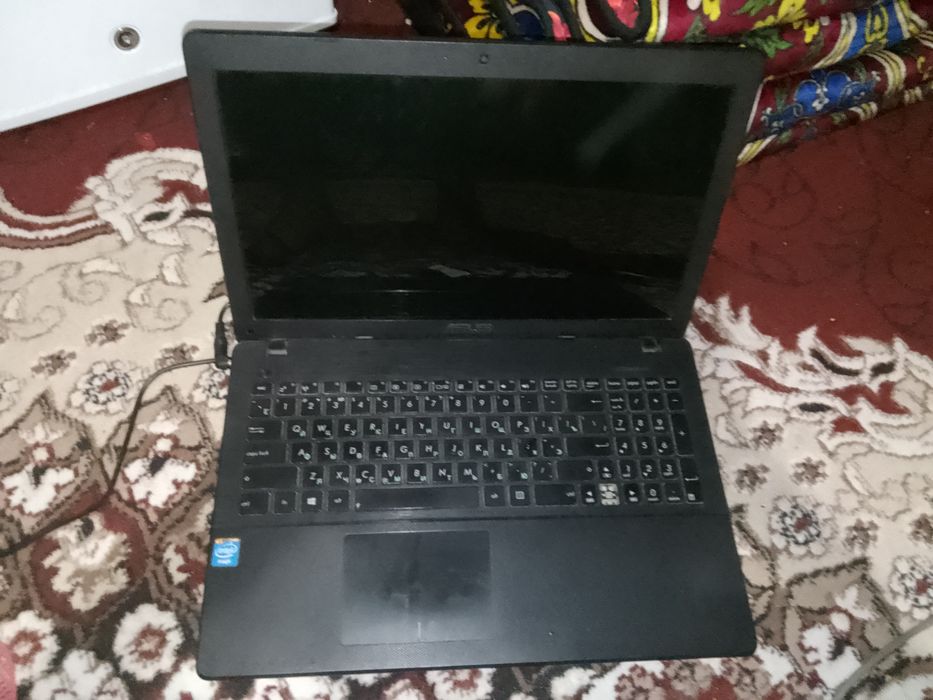 Asus noutbuk sotiladi