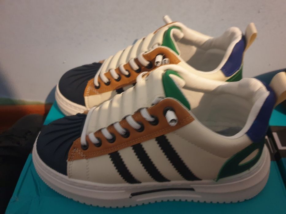 Adidași cu talpă groasă Italia