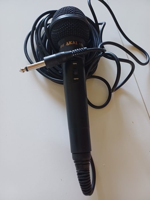 Microfoane 4 bucati 1 pentru voce-Akai, 1 pentru instrumente plus 2