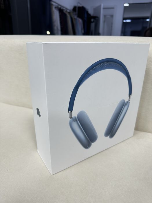 AirPods Max в голубом цвете