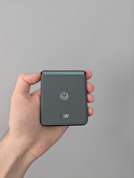 Motorola Razr 40 (128 GB) как Новый - срочно