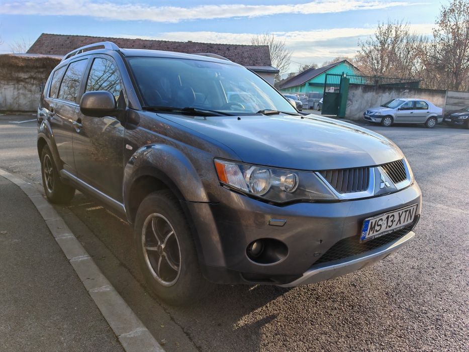 Mitsubishi Outlander 7 locuri 4x4 al-2lea proprietar
