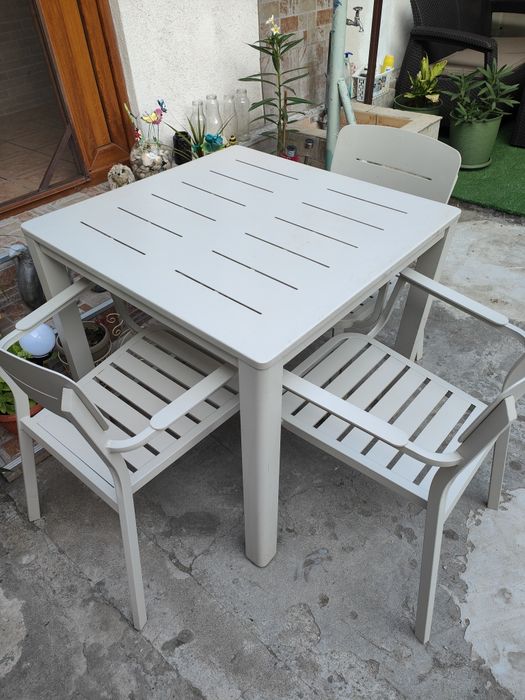 Masa cu scaune din aluminiu
