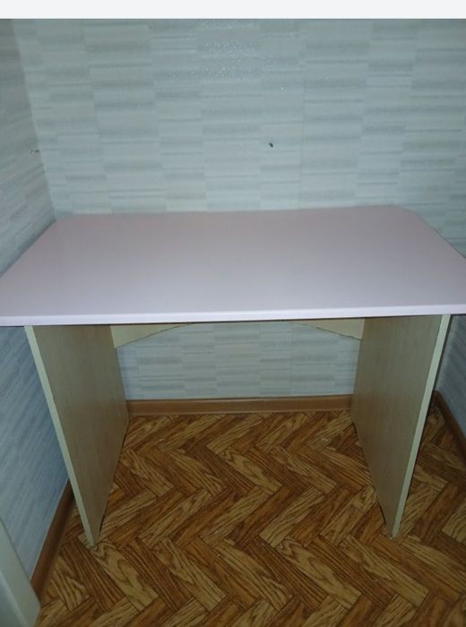 Стол в отличном состояние