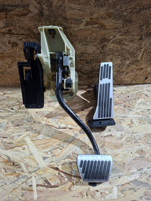 Kit Pedale Automate BMW Seria 5 F10 F11 F07 / Seria 6 F06 F12 / Seria 7 F01 – Stil M Performance