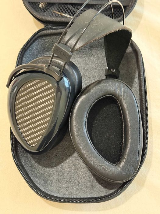 Продавам планарни слушалки MrSpeakers AEON Closed - пълен комплект, отлично състояние