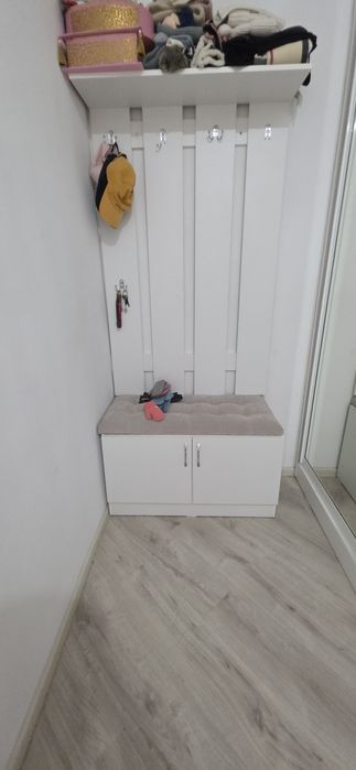 Продам прихожую срочно