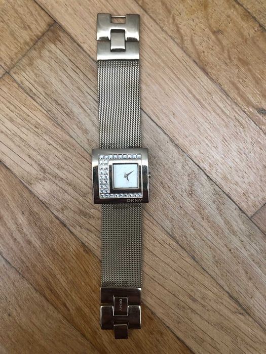 Ceas de dama DKNY auriu