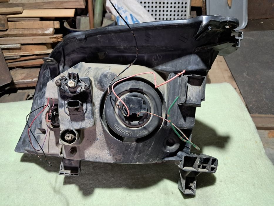 Фары на nissan x-trail t30