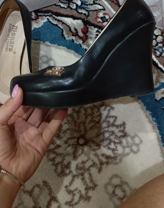 Продам туфли на танкетке