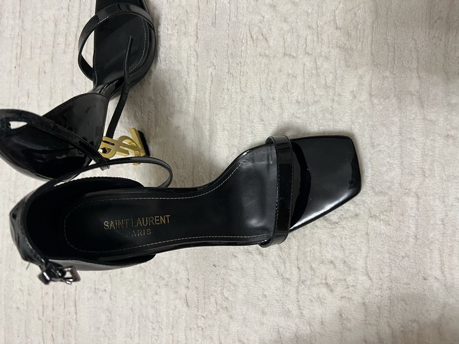 Шикарные босоножки Saint Laurent