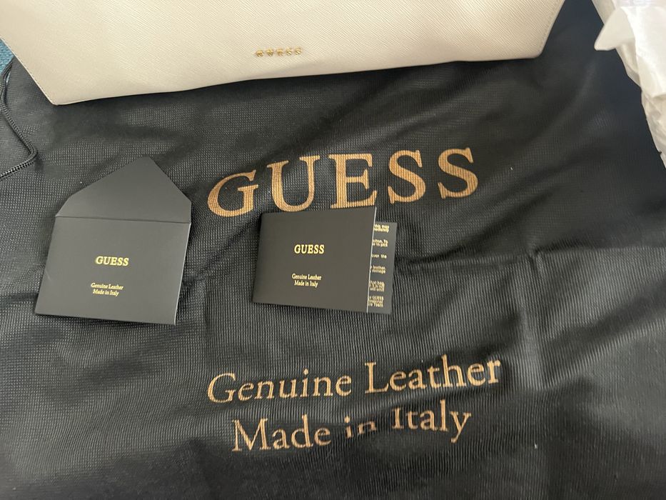 Чанта GUESS.Нова и 100% оригинал.С етикети,противопрахова торба,кутия