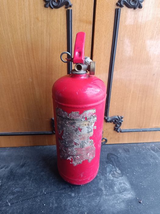 Огнетушитель в хорошем состоянии.
