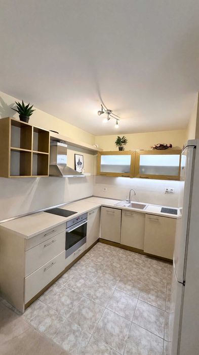 Дава се под наем Многостаен апартамент в Пловдив, Тракия - 155 кв.м за 990 € - Снимка #2