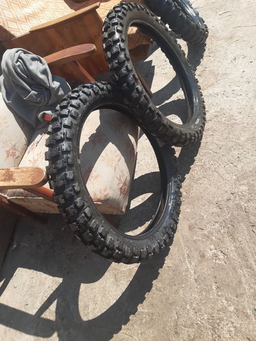 Vând două cauciucuri de față și unul pe spate de Enduro îs noi