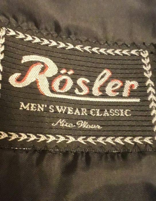 Подростковый костюм с брюками.