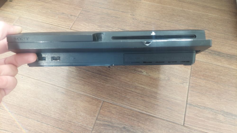 Playstation 3 defect  ,  consola playstation 3 defecta  pentru piese , reparații  sau dezmembrat
