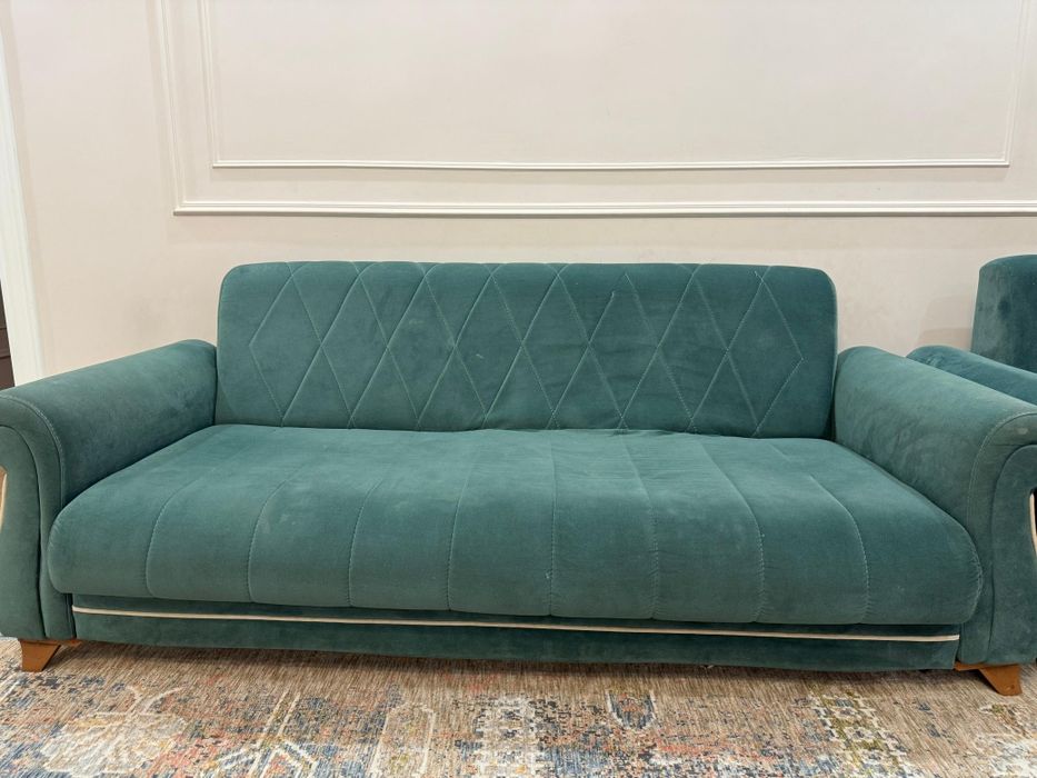 Диван с креслом.