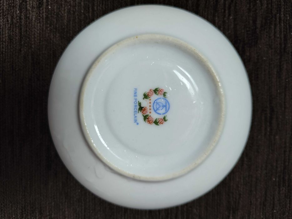 Две чаши с чинии за кафе фин порцелан