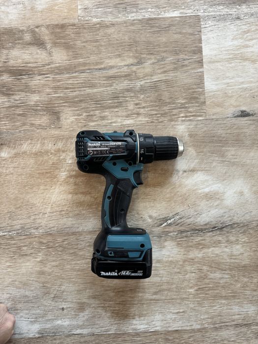 Masina de gaurit si insurubat Makita DDF470