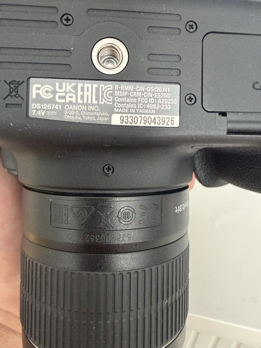 Срочно продам Canon EOS 2000D (Canon Rebel SL2)