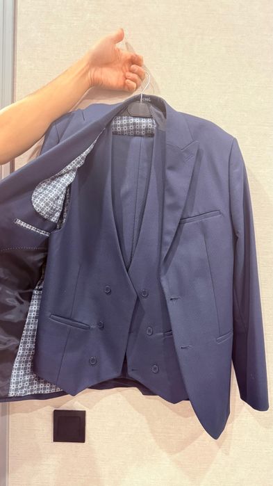 Костюм тройка Suvari оригинал 48 M