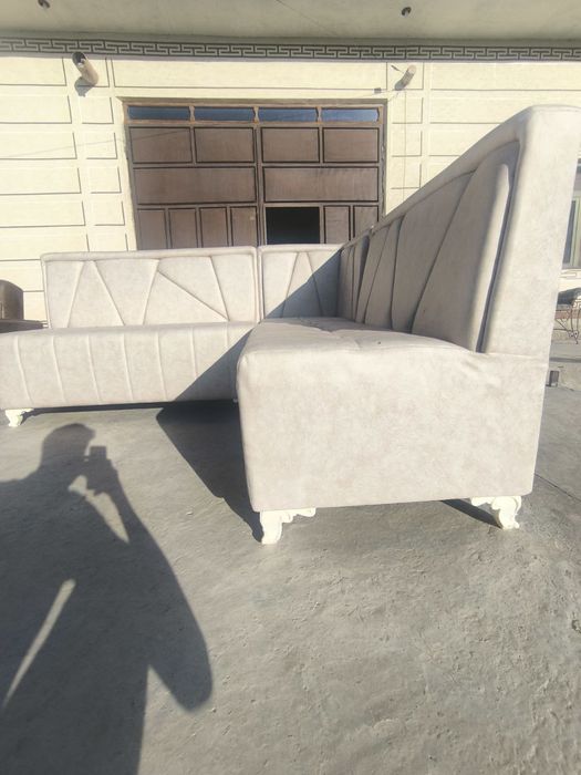 Kuxuniy ugalog Hi-tech uslubidagi ugalok