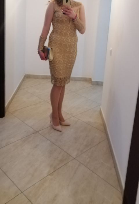 Vând rochițe diverse modele