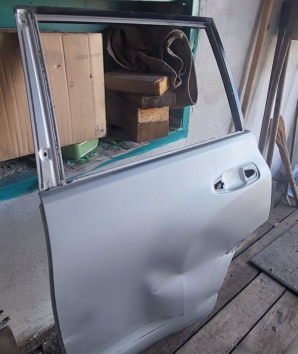 Продам двери левая сторона Прадо 150