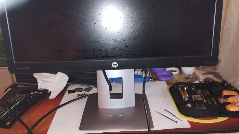 Продавам монитор ,hp