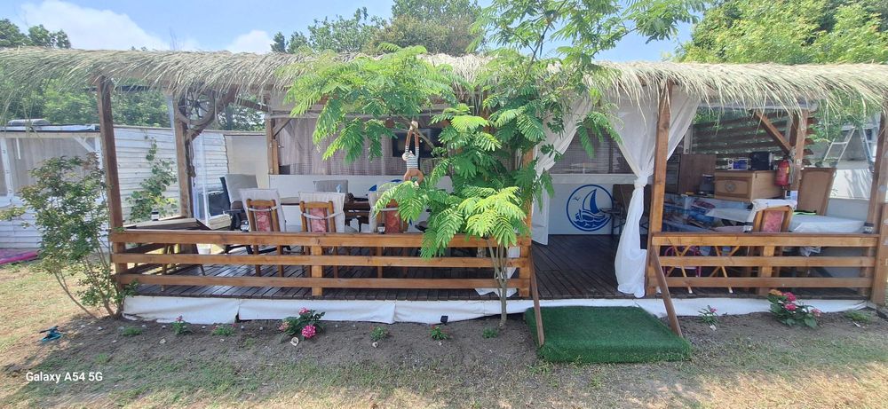 Каравана на първа линия в Арапя