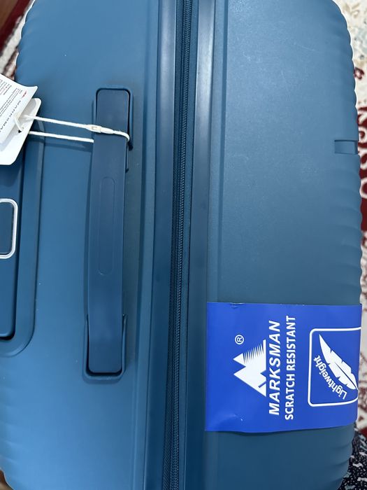 Продаётся новый чемодан