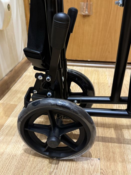 Продам Новую Кресло Каталку