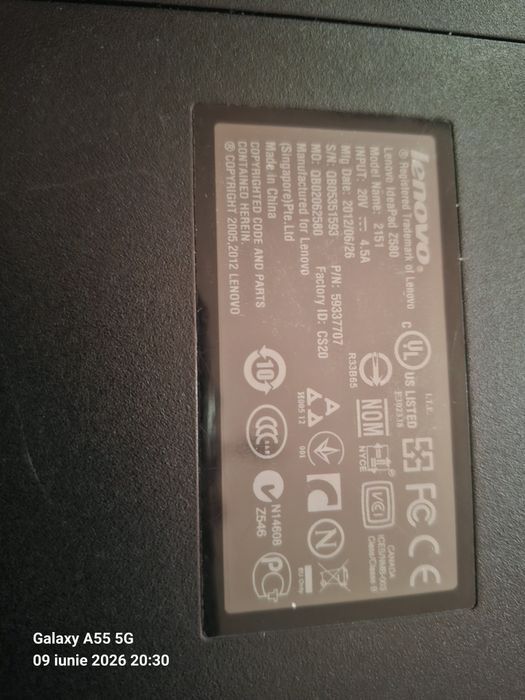 Laptop ,mouse,  baterie și cablu