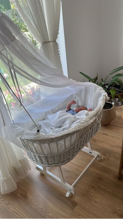 Parut- cos bebelus cu baldachin