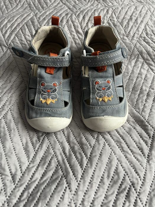 Sandal biomecanics 24