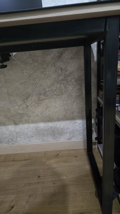 Продам стол вместе с полкой