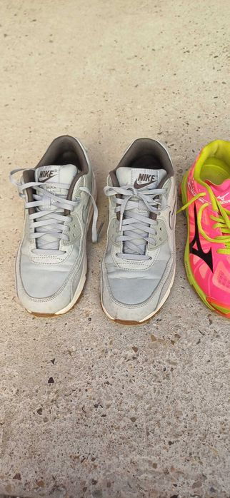 Маратонки Найк и Мезуно