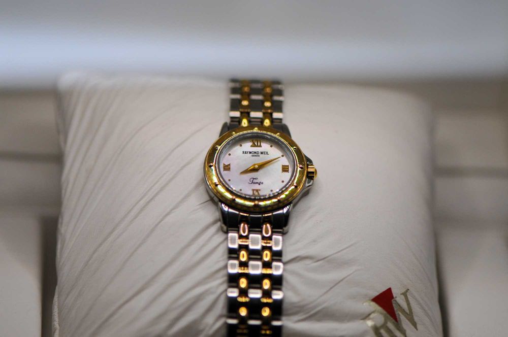 Швейцарски дамски часовник - Raymond Weil Tango 5860