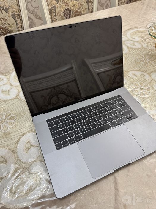 Macbook pro i7 16/256