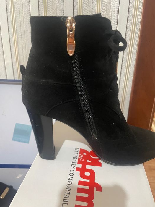 Отдам женскую обувь 38 размера