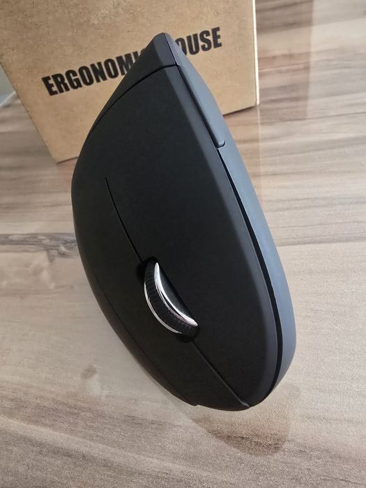 Ергономична вертикална мишка
