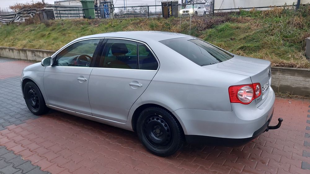 Vând Volkswagen jetta