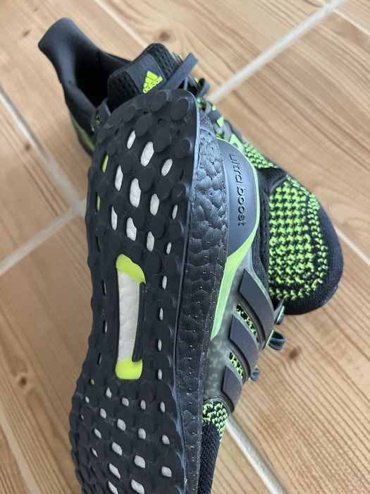 Adidasi adidas negru cu verde