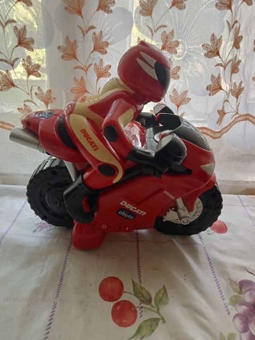 Продам игрушка матоцеклист