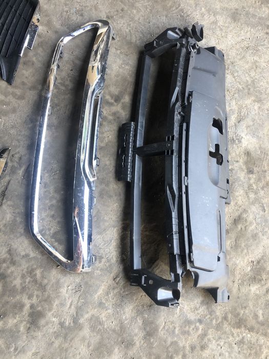 Волан Пежо 208 2013г, стелки пежо 308 2015г. други части предна броня